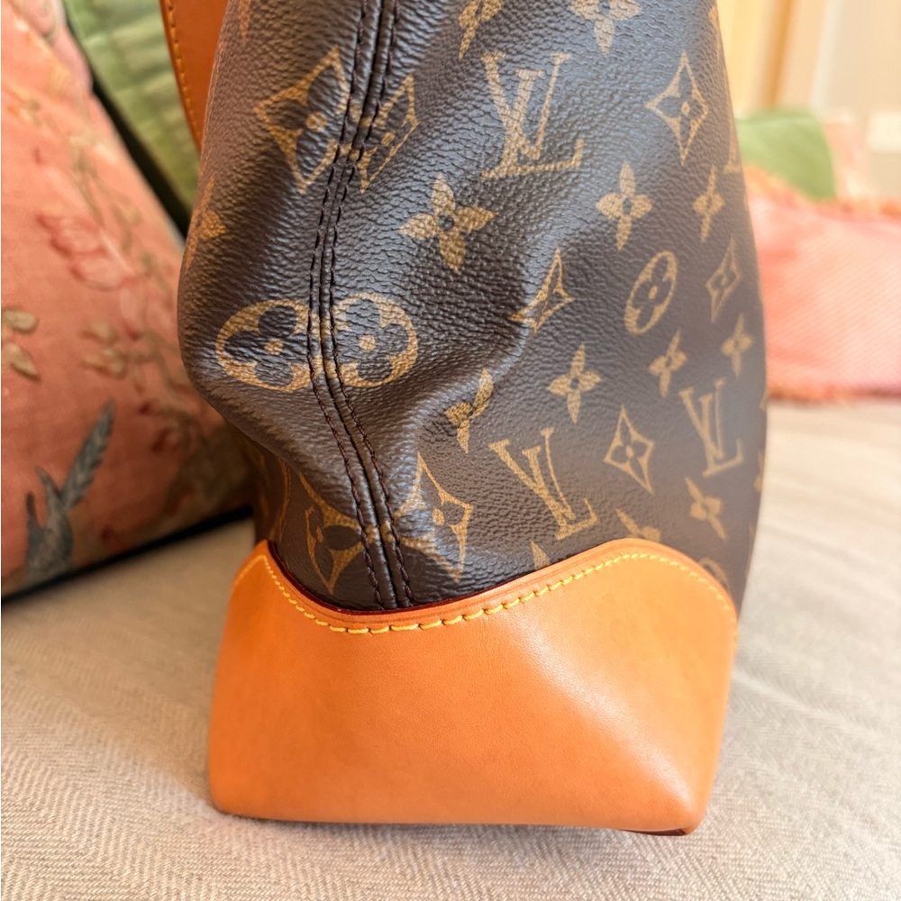 Louis Vuitton Monogram Canvas Shoulder Bag with Tan Trim - Picture 5 of 15